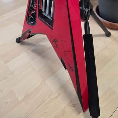 Jackson Demmelition King V ex LONDON CROBAR Soho Metal Rock Bar Artist Signed Phil Demmel Machine Head Signature Flying V EMG 81 85 Zakk Wylde Set Floyd Rose Electric Guitar image 16