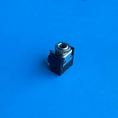 Fender Rumble 15 (PR2490) Bass Guitar Amplifier Part: 1/8" TRS Aux Input Socket image 2