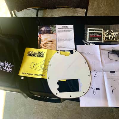 Ernie Ball Music Man StingRay Special 4 H with Rosewood Fretboard - 2018 -  Buttercream image 13