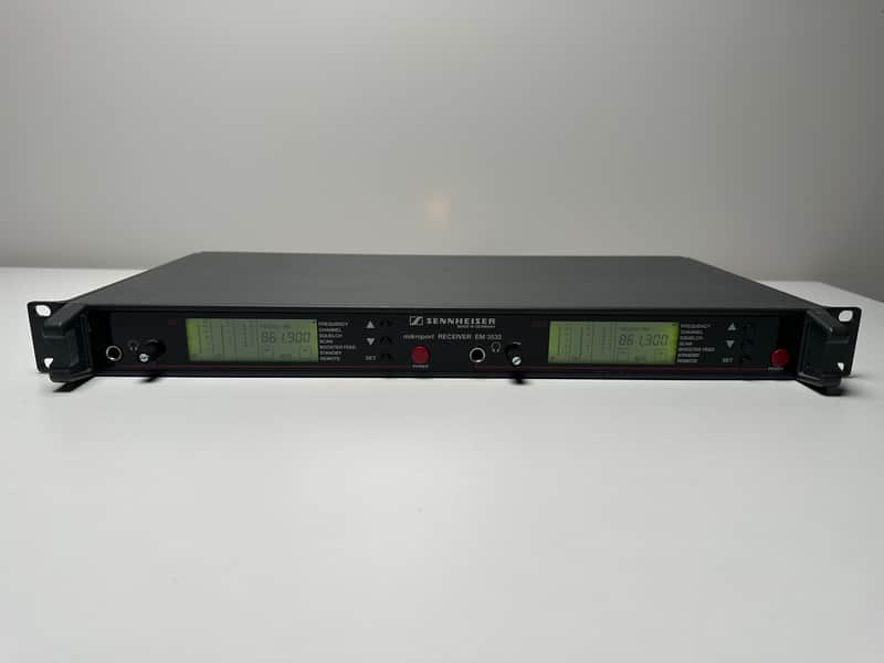 Sennheiser EM 3532-U Microphone Receivers 854-878MHz image 1