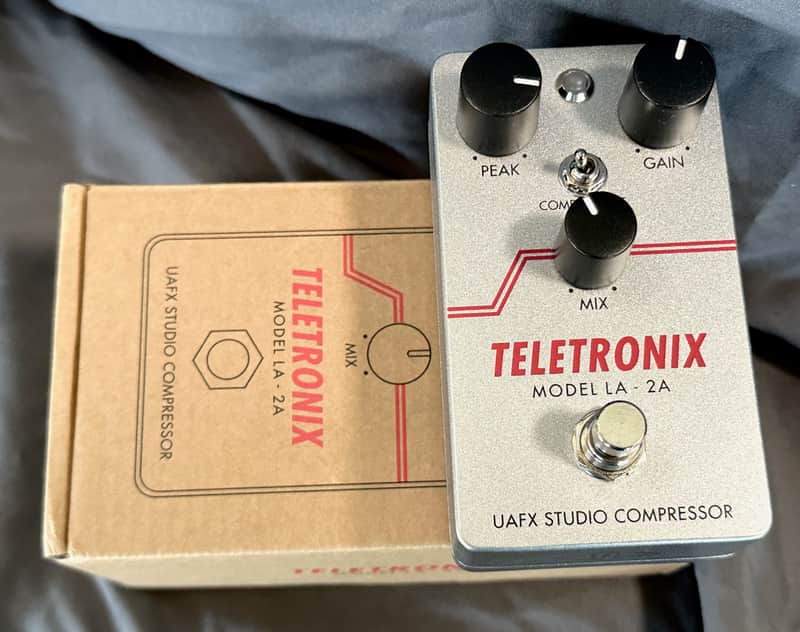 Universal Audio UAFX Teletronix LA-2A Studio Compressor pedal - silver image 1