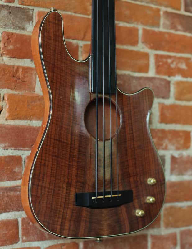 Carvin AC-50 (フレットレス) Carvin AC50 5 String Semi-Hollow