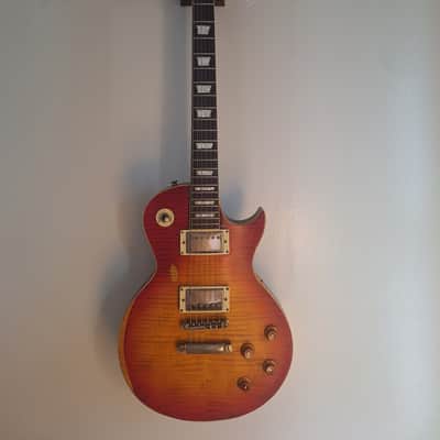 V100 Icon Series Single Cut Les Paul Copy w. hardcase and strap image 1