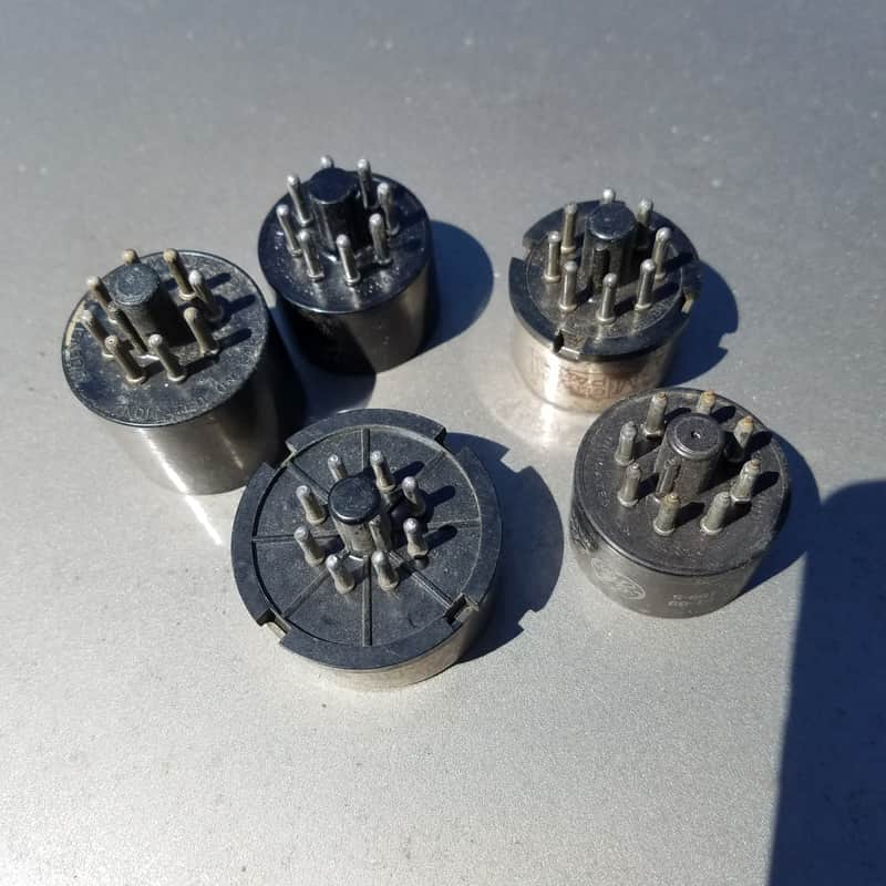 RCA etc. lot 5x 8-pin octal Vacuum Tube Bases 6V6 6SN7 1940s-1960s Black Bakelite, metal, or Brown Micanol image 1