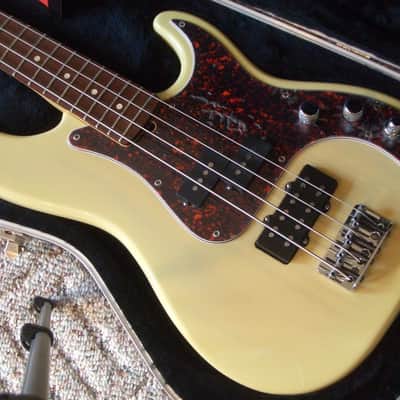 Fender 50th Anniversary American Deluxe Precision Bass Guitar & Case. image 2