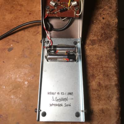Castledine Maestro FZ-1 Fuzz Tone -  Early 3 Volt Version - Castledine - Pigdog - DAM - Gibson image 4