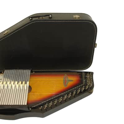 Chromaharp by Rhythm 15-Chord Autoharp w/ Accessories image 3