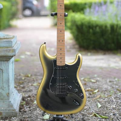 Fender Limited Edition American Professional II Stratocaster HSS - Gold Night image 16