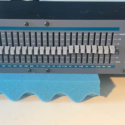 Ashly GQX-3101 31-Band Graphic Equalizer with rack mount bolts and washers. image 3
