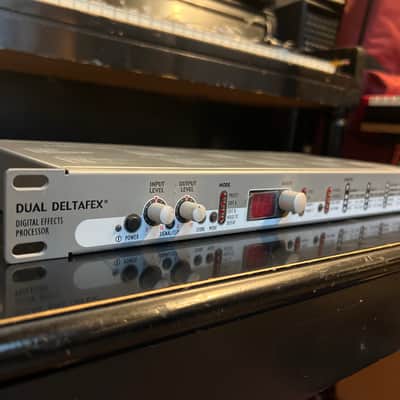 Peavey Dual DeltaFex Multi-Effects Processor 2010s - Silver image 1