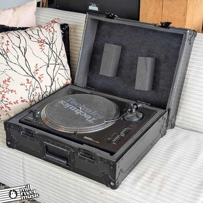 Technics SL-1200MK7 with Odyssey Flight Case *Very Good Condition*
