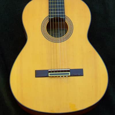 Yamaha CG-131S Solid Top Classical Guitar Includes Original Case! image 2