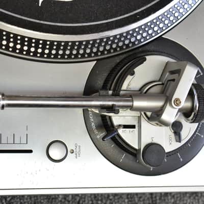 Stanton STR8-100 Direct Drive Digital Turntable w/ Phono Preamp  Silver image 7