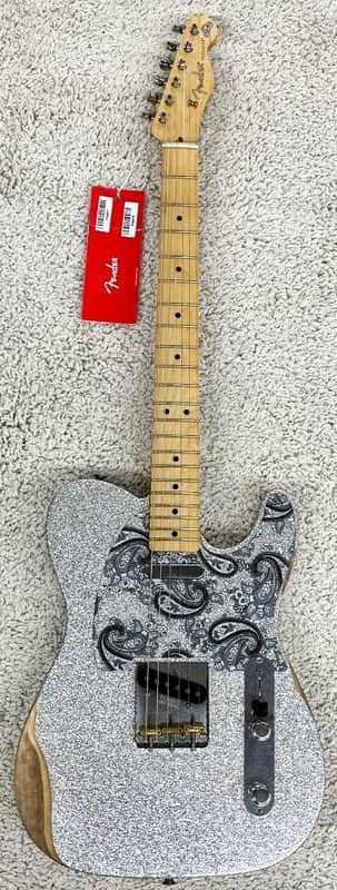 Fender Brad Paisley Road Worn TelecasterĀ®, Maple Fingerboard, Silver Sparkle