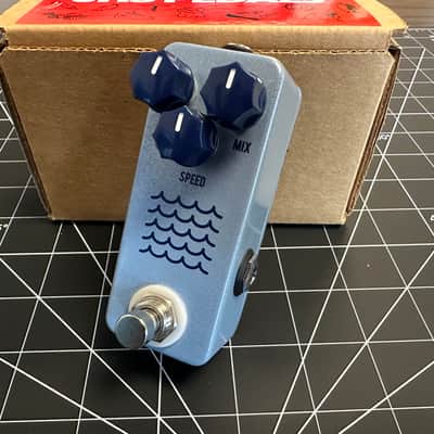 JHS Tidewater Tremolo V2 2020 - Present - Blue image 2