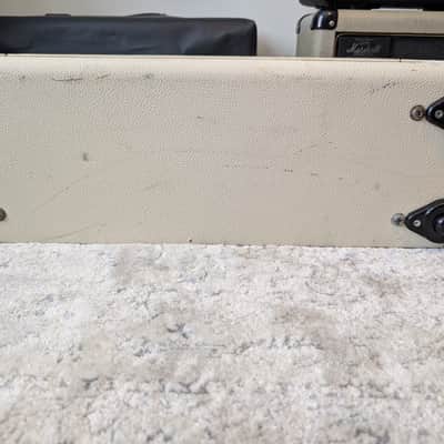 1997 Marshall 1987x Limited Edition 35th Anniversary Master volume added- White and Gold image 12