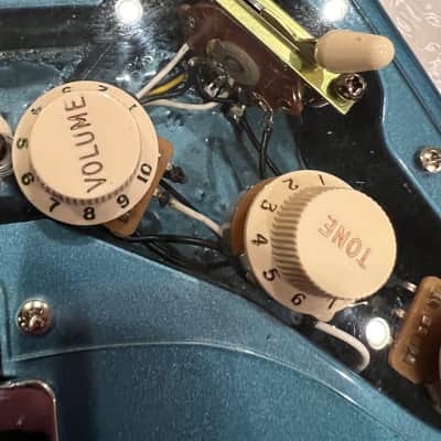 1995 Fender Stratocaster (Made in Mexico) – Blue – Fender Gig Bag + NEW Pearl Pickguard – Clean Player image 5