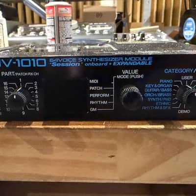 Roland JV-1010 64-Voice Synthesizer Module 1999 - 2003 - Black