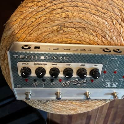 Tech 21 VT Bass Deluxe 2010s - Brushed Aluminum image 1