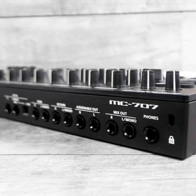 MC-707 Groovebox image 6