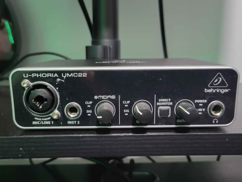 Behringer U-Phoria UMC22 USB Audio Interface