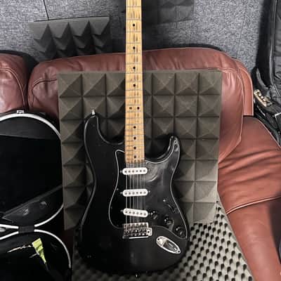 Fender Stratocaster - 1977 - Black image 1