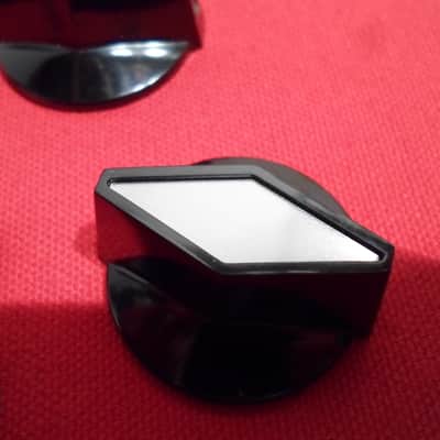Rickenbacker Rogan TV knob  Black/Silver image 7