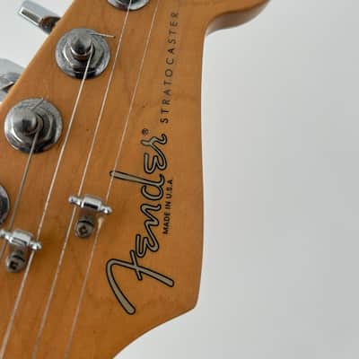 Fender Highway one Stratocaster with maple Fretboard 2003 - Sapphire Blue Transparent image 6