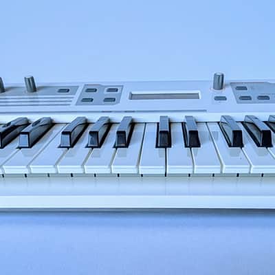 M-Audio Venom 49-Key 12-Voice Virtual Analog Synthesizer / USB Audio Interface image 2