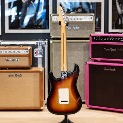 Fender American Stratocaster - 3-Tone Sunburst 2002 image 5