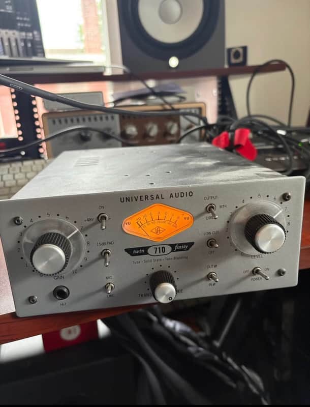 Universal Audio 710 Twin-Finity Microphone Preamp 2009 - Present - Silver image 1