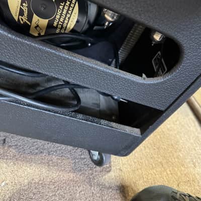 Fender Hot Rod Deluxe 3-Channel 40-Watt 112 1x12" Tube Guitar Combo Amplifier - Local Pickup Only image 5