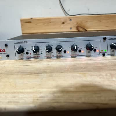 DBX 234xs XLR Stereo 2/3 Way/Mono 4-Way Crossover 2010s - Silver image 1