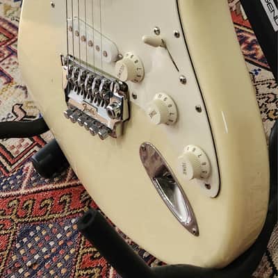 VINTAGE MIJ! Fender ST-557 Stratocaster Vintage White w/ Original One Piece Curly Maple Neck 1985-1987 Japan image 4