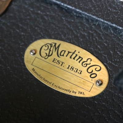 Martin 545 Martin deluxe D (14 fret fits D-28 D-35 D-45 D-35 and others) hard shell case 2000's - Black / Green image 2