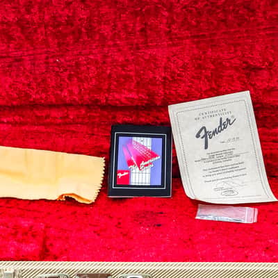 1990 Fender Custom Shop Deluxe Stratocaster image 17