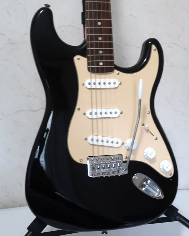 Squier Standard Stratocaster with Rosewood Fretboard 1999 - Black image 1