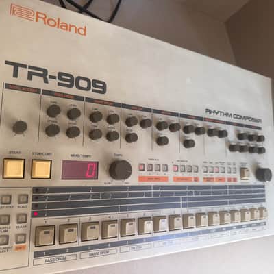 Roland TR-909 Rhythm Composer 1983 - 1985 - White image 3