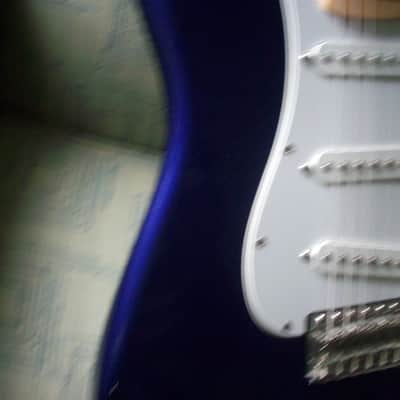 Fender Standard Stratocaster with Maple Fretboard 1998 - 2001 - Midnight Blue image 3