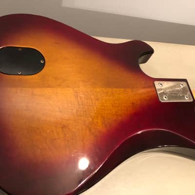 Gibson Victory Artist Bass 1982 Sunburst image 8