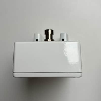 Mad Professor Snow White Auto Wah with Guitar/Bass Switch 2010s - White image 6