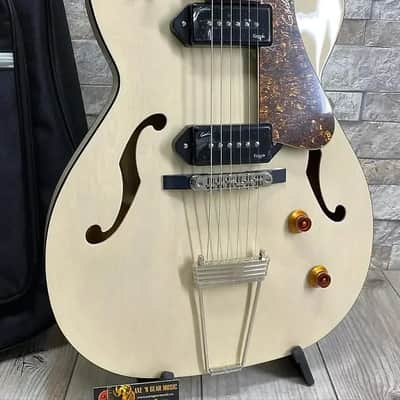 Godin #052837 - 5th Avenue TL Thinline Series Kingpin P90 Hollowbody Guitar with Gigbag - Trans Cream HG- 5th Ave image 2
