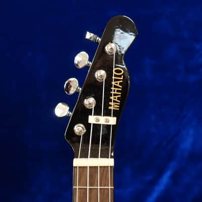 Mahalo TC Ukulele Electric With Cover - White image 2