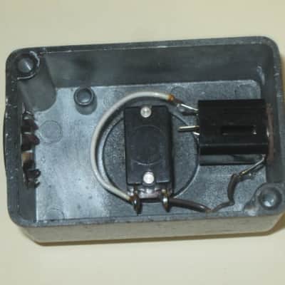 used vintage Morley RFS-1 Single Button Footswitch + feet [Single-button latching (push-on/push-off) footswitch] 1983-1990 - durabke metal casing, gray finish white graphic, single switch, 1/4"  mono jack (NO: box/paperwork) image 6