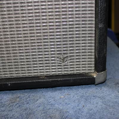 Fender Ultimate Chorus- 2x12/Combo image 7