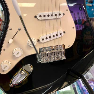 Fender Mexi Standard Stratocaster Left Handed, Black - Pre Owned image 4
