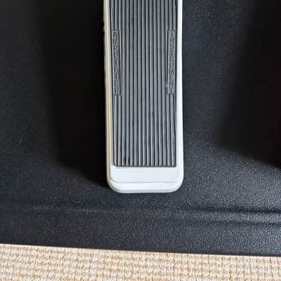 Dunlop 105Q Cry Baby Bass Wah 1999 - Present - White image 5