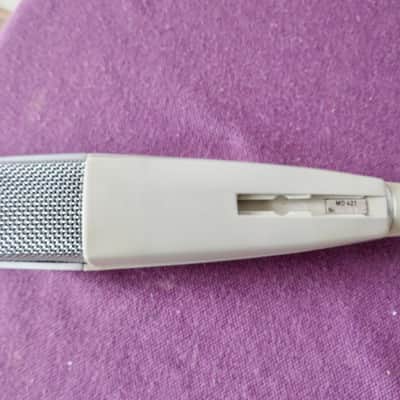 Sennheiser MD 421-N Cardioid Dynamic Microphone with script logo image 9