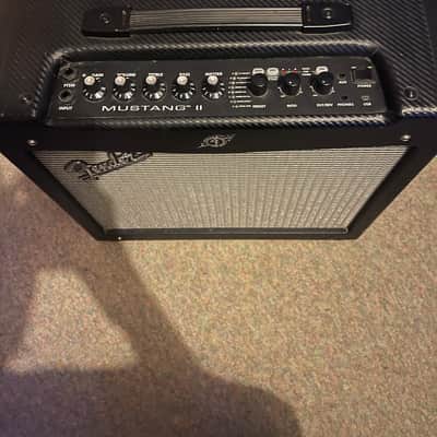 Fender Mustang II V.2 40-Watt 1x12" Modeling Guitar Combo 2013 - 2016 - Black image 3