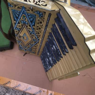 Scandalli Vibrante 3 120 Bass Accordion needing some TLC - Vintage/Antique. image 9